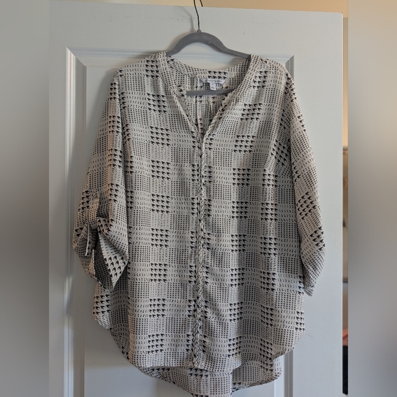 41 Hawthorn- Houndstooth Black And White Patterned Blouse With Sleeves - Picture 1 of 10